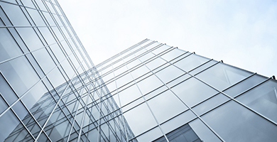 Moderne Glasfassade eines Bürogebäudes in Koblenz – Bauglas und Architekturglas, Sachverständiger Marius Stenz